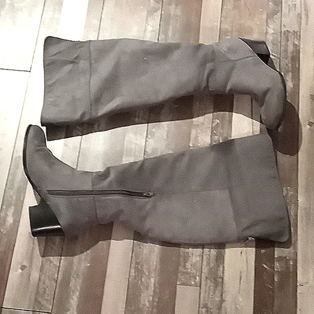 🖤SALE🖤Grey Suede BOOTS
